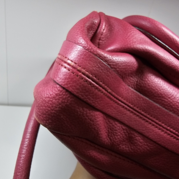 Chloe Paraty Fuchsia Leather Shoulder Bag with Gold Hardware - Picture 6 of 13